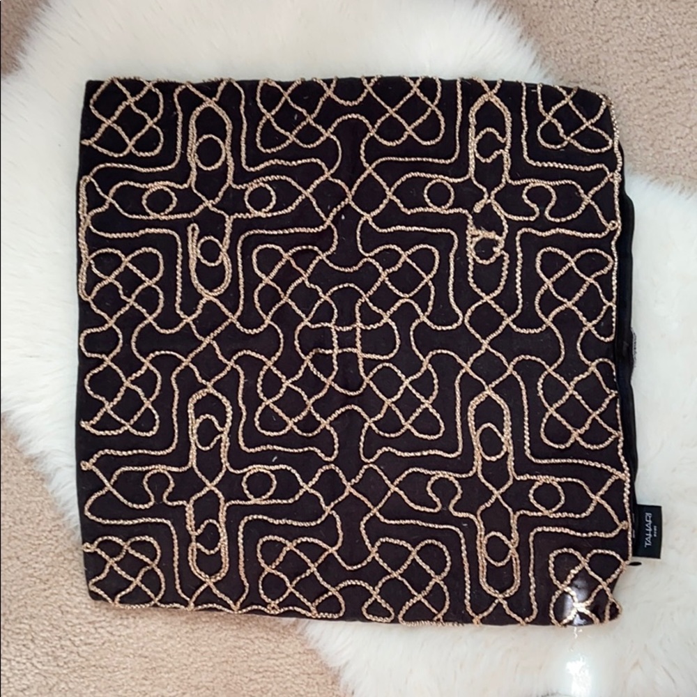 Tahari pillow cover